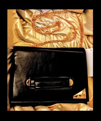 Сумка-клатч через плечо Kensie, черная с золотой цепочкой, детальный конверт, вечерняя, 9,5 дюйма x 7 дюймов - Изображение 1 из 4