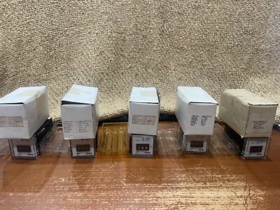 Extech Temperature Controller 48M1 PF1101 TypeJ , PT-100 ,AC110V - Image 1 of 3