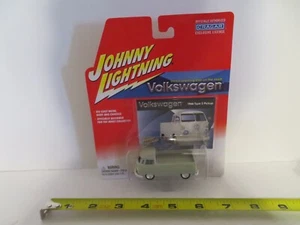 Johnny Lightning Volkswagen VW Volkswagen 1966 Type 2 Pickup Lt Green 2002 MOC - Picture 1 of 3