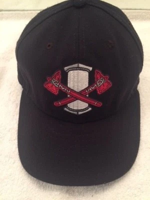 Gorra ajustada Rome Braves azul marino con rojo Tomahawk MLB 7 1/8 béisbol 51 cincuenta Foto 1 de 4