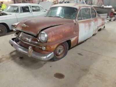 1954 PLYMOUTH 2DR SEDAN PASSENGER QUARTER GLASS 832235 - Image 1 of 4