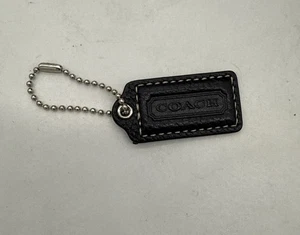Charm Coach Logo da Appendere Tag con Catena in Pelle di Ciottolo 2,25" x 1" Nero Oro - Foto 1 di 4