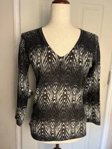 Saks Fifth Ave Cashmere Women’s Light Weight Sweater Size Medium - Picture 1 of 5