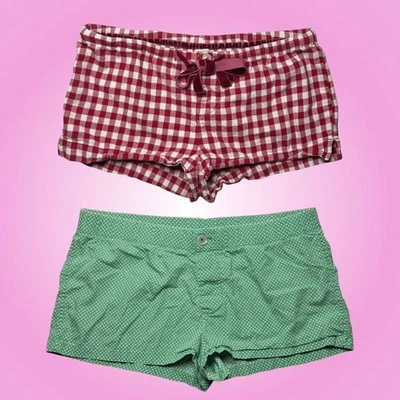 Paquete de mini pantalones cortos de salón Y2K de tiro bajo verde y rojo American Eagle Outfitters Foto 1 de 4