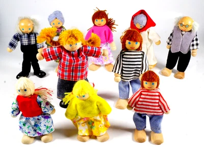 A collection of Wooden Peg Dolls, or Dutch Dolls, Penny Woodens, Family Dolls - Image 1 of 4