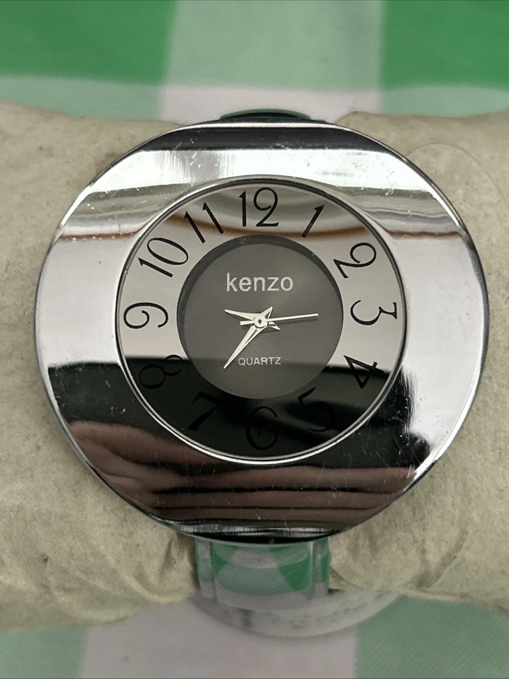 Reloj de puño Kenzo tono plata para mujer Foto 1 de 4
