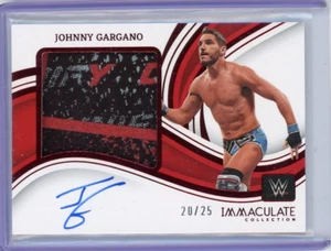 2023 Panini Immaculate WWE Johnny Gargano Premium Patch Auto Red #20/25 - Bild 1 von 2