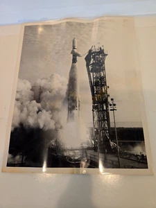 Fotografías originales 8 x 10 de la NASA Marte 1964 - Lanzamiento de cohete Mariner - Imagen 1 de 2