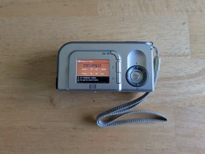 HP PhotoSmart E317 5.0 Megapixel Digital Camera - Silver  - TESTED - WORKS - - Picture 1 of 9