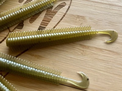 Boogey Man Bait Co. 3.75 英寸海带蠕虫冲浪鲈鱼码头钓鱼绿化泛鱼 — 第 1/4 张图片