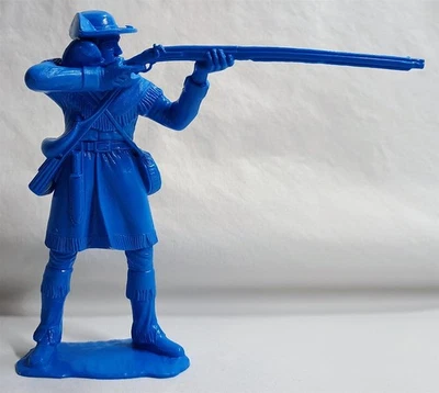 Juguete de plástico azul vintage Soldado Frontera Pionero 5 3/8" Tal vez Imperio Marx Foto 1 de 4