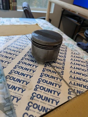 Pistón Triumph TR6 1973, original  Foto 1 de 2