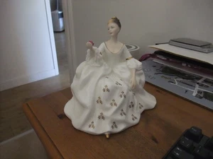 Stunning Vintage Royal Doulton Figure “ My Love “ HN 2339 Copr 1965 - Picture 1 of 9