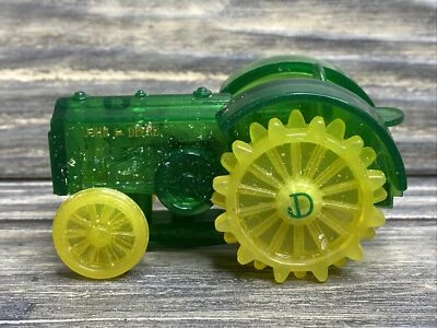 "Adorno de árbol de Navidad vintage John Deere tractor de plástico verde amarillo 1,5""" Foto 1 de 4