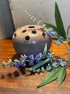 WJ Gordy Georgia Batterie 13 Löcher 14C 4x4" Tonfarbe Blumenfrosch Steinzeug Vas - Bild 1 von 4