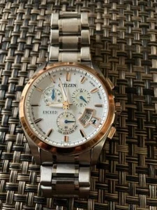 Orologio da polso analogico cittadino eccede titanio quadrante bianco data display made in Japan - Foto 1 di 3