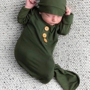 Caden Lane MASSIV olivgrün BAMBUS KNOTEN KLEID Coming Home Ankündigung 0-3 - Bild 1 von 5