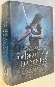 The Beauty of Darkness: The Remnant Chronicles, Book Three (The Remnant Chronicl - Foto 1 di 3