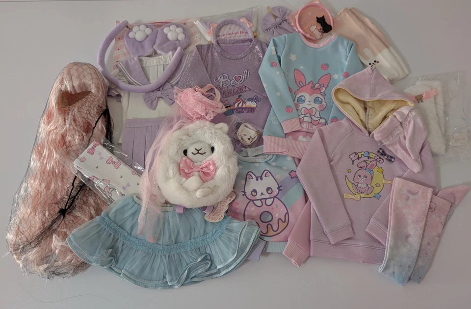 1/3 SD BJD Pastel Clothing And Accessories Lot 23 Pieces - Image 1 of 4