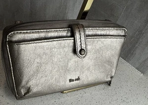 The Sak Geldbörse Damen Metallic Silber umlaufender Reißverschluss Clutch Portemonnaie Organizer Tasche - Bild 1 von 11