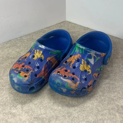 Sandalias zueco Crocs para niños talla 9 zapatos sin cordones con estampado de dinosaurios azules Foto 1 de 4