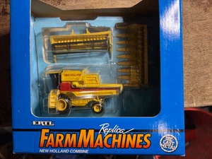 1991 ERTL Farm Machines New Holland TR97 Combine 1:64 Diecast Metal - Picture 1 of 4