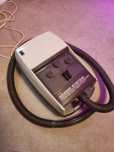 Vintage Singer Heavy Duty Vaccuum On Wheels! - Model: CSS 160C 1.6 Horsepower - Picture 1 of 3