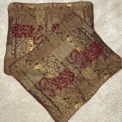 Croscill Galleria 红色金色托斯卡纳拼贴 2 枕套标准尺寸 27 英寸 x 21 英寸 — 第 1/4 张图片