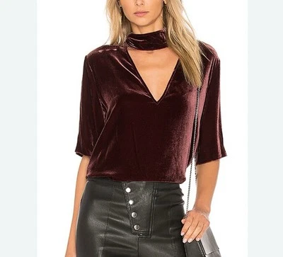 Blusa Theory x Revolve com fenda gola V profunda veludo borgonha luxo média 612 - Imagem 1 de 4