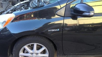 Toyota Prius C 2012-2017 lado izquierdo del conductor guardabarros negro perlado - código de pintura = 209 Foto 1 de 3