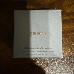 Sombra de ojos mate suave crema a polvo MERIT Solo Shadow Studio 0,17 oz - Imagen 1 de 3