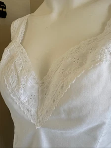 Vintage creme Landhaus Tank Bluse Ösen Spitzenborte dünn halbtransparent leicht b - Bild 1 von 6