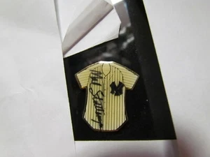 Mel Stottlemyre signed New York Yankee Pin - Picture 1 of 2
