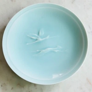 Centro de mesa para servir grúas japonesas de porcelana azul Kotobuki - Imagen 1 de 7