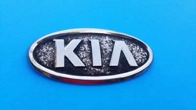07 08 09 10 KIA RONDO TAPA PUERTA TRASERA CROMO EMBLEMA INSIGNIA SÍMBOLO LOGOTIPO USADO OEM A21 Foto 1 de 3