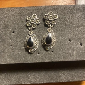 Antiqued silver Teardrop Flower Dangle Earrings 925 - Picture 1 of 2