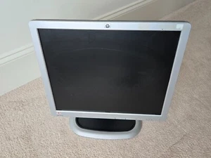 HP L1750 17" LCD 4:3 Flat Monitor Display W/ Stand READ - Picture 1 of 10