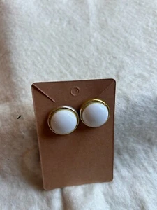 post- earrings white with cold casing. - Picture 1 of 1