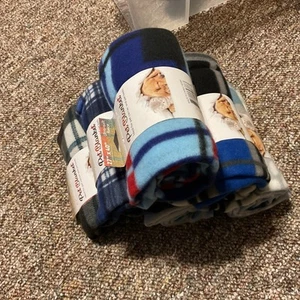Lot Of 6 Pet Blankets Fleece Ultra Soft 27” X 40” Dog Or Cat Assorted Patterns - Picture 1 of 4
