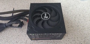 Aerocool Xpredator 550w Gold+ zasilacz 550gm półmodułowy zasilacz ATX - Zdjęcie 1 z 9