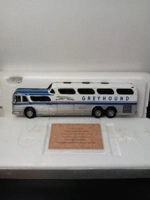 NEW VINTAGE Corgi Bus Greyhound Scenicruiser PHILADELPHIA 1:50th Scale - Image 1 of 2