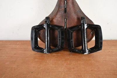 DMR V8 Pedals MTB Bike Bicycle Flat Platform Black 9/16"  - Image 1 of 4