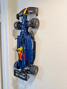 3D Printed Vertical Wall Mount for LEGO Technic Red Bull RB20 F1 Car (42206) - Picture 1 of 4