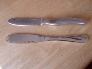 Butter Spreader Knife Stainless Steel w/Holes Butter Curler Kitchen Tools (2) - Picture 1 of 4