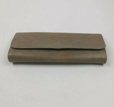 Bolso sin asas de cuero sintético topo neutro de 12" largo sobre mediados de siglo Foto 1 de 4