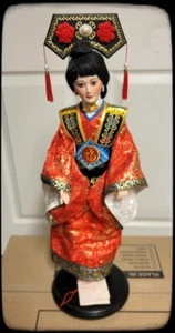 Chen Mai Die Dame der Tugenden Eine feine Porzellanpuppe - Bild 1 von 6