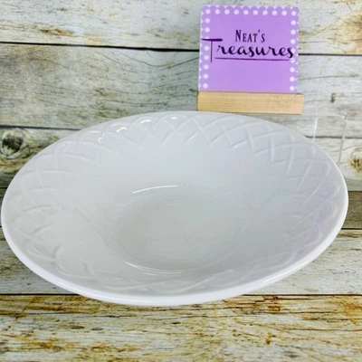 Oneida PICNIC White Basket Weave Embossed Rim Stoneware Round 9.25" Serving Bowl - Image 1 of 4