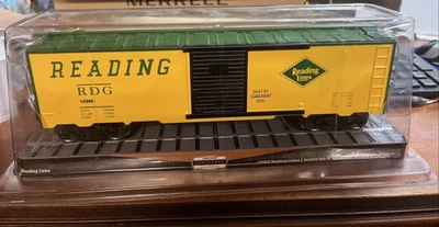 TRAIN FREIGHT CAR O SCALE GAUGE MENARDS  READING LINES  BOXCAR - Image 1 of 4