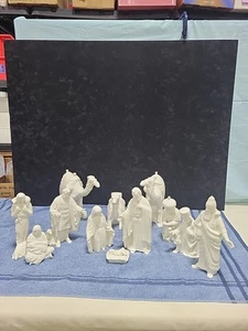 12 PIECE 9" WHITE PORCELAIN NATIVITY COLLECTIBLES SET 1981! BEAUTIFUL! - Picture 1 of 13