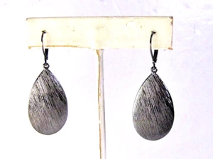 Pendientes Joan Rivers Vintage Color Plata Ennegrecida Palanca Trasera Pierced - Imagen 1 de 2